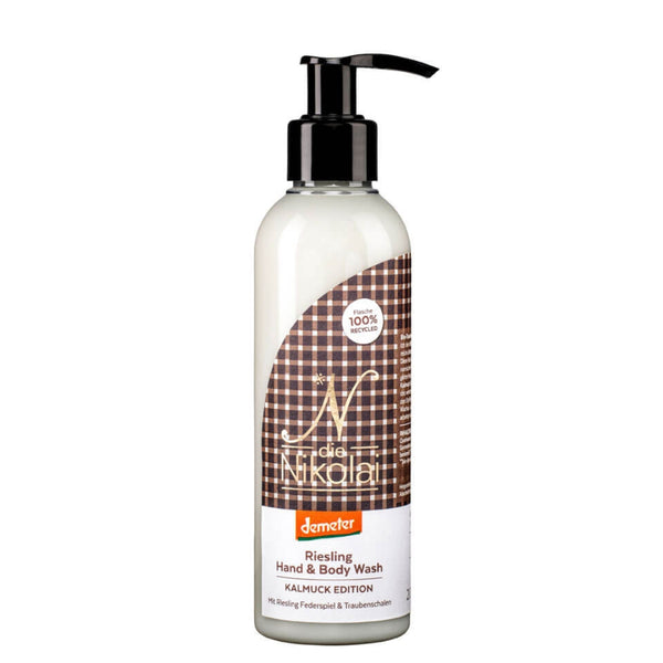 dieNikolai Riesling Hand & Body Wash Kalmuck Edition Pumpflasche mit Demeter-Siegel und braunem Karomuster – Bio-Duschpflege aus der Wachau