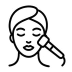Schwarz-weißes Icon einer Frau mit Handtuchturban und Kosmetikpinsel – Symbol für Gesichtspflegeroutine mit dieNikolai Demeter Bio-Traubenkosmetik aus der Wachau