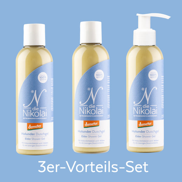 Drei dieNikolai Holunder Elder Duschgel Flaschen im 3er-Vorteils-Set vor blauem Hintergrund mit Demeter-Siegel – beerige Bio-Dusche aus der Wachau