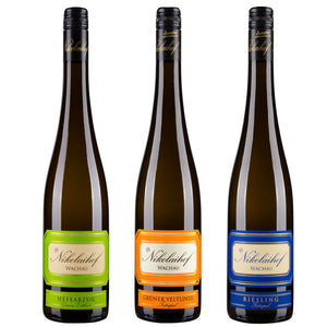 Drei Nikolaihof Wachau Weinflaschen mit Hefeabzug, Grünem Veltliner und Riesling – Demeter Bio-Weine aus der Wachau passend zur dieNikolai Bio-Traubenkosmetik