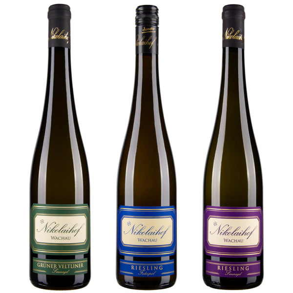 Drei Nikolaihof Wachau Weinflaschen Grüner Veltliner Smaragd, Riesling Federspiel und Riesling Smaragd – Demeter Bio-Weine vom Nikolaihof aus der Wachau