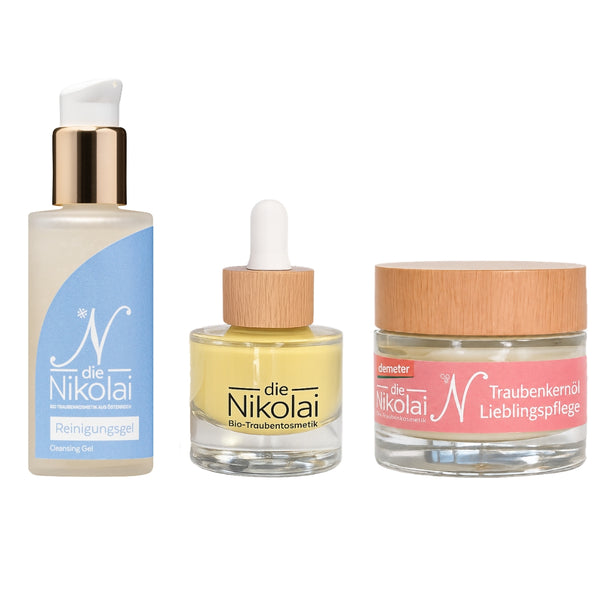 Drei dieNikolai Bestseller-Produkte Reinigungsgel, Bio-Traubentosmetik Serum und Traubenkernöl Lieblingspflege nebeneinander – Demeter Bio-Traubenkosmetik aus der Wachau